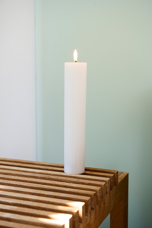 SIRIUS® LED Echtwachskerze "Sille" wiederaufladbar 25x5 cm weiß SIRIUS® LED Echtwachskerze "Sille" wiederaufladbar 25x5 cm weiß