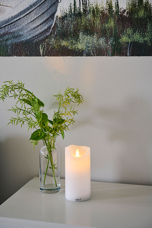 SIRIUS® LED Echtwachskerze "Sara" wiederaufladbar 15x7,5 cm weiß SIRIUS® LED Echtwachskerze "Sara" wiederaufladbar 15x7,5 cm weiß